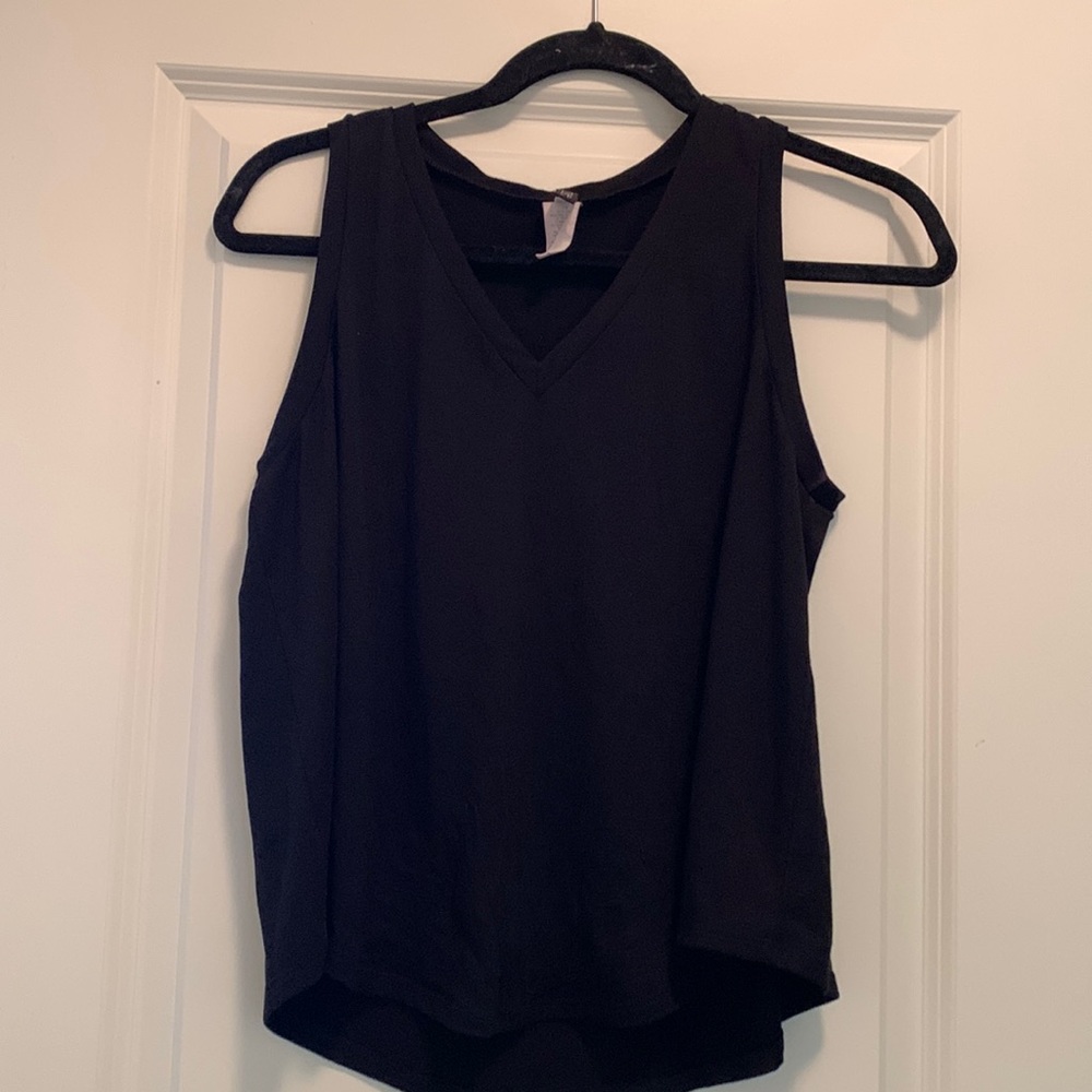 Onzie black tank